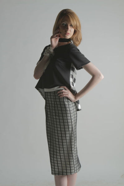 Skirt Mesh layered windowpane pencil skirt Top: Black	and	White Inverted	pleat	top